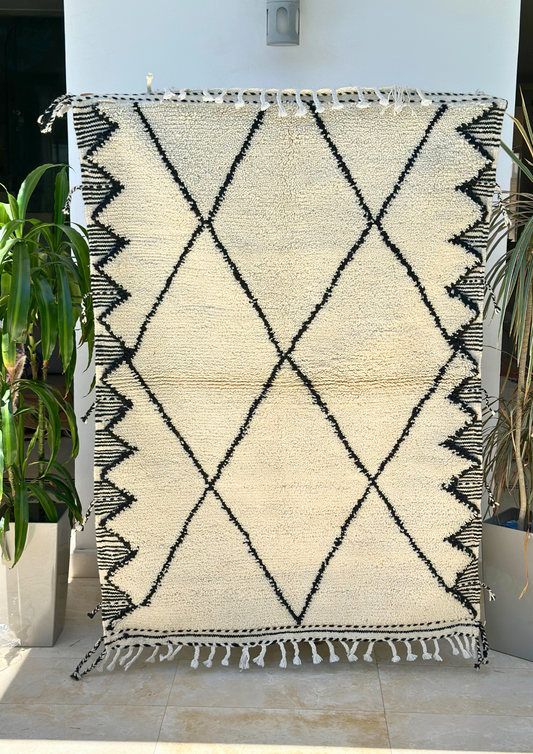 Beni Ouarain cream carpet with black diamonds - 150cm / 165cm