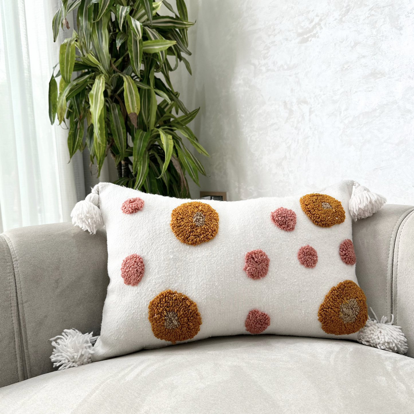 Dots Pom Pom cushion cover