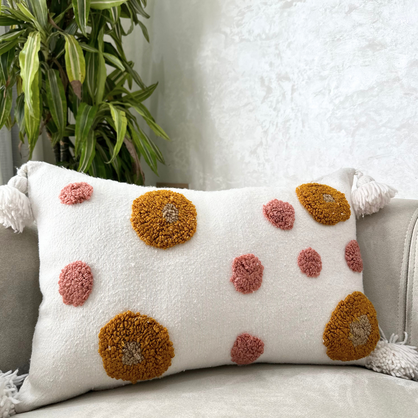 Dots Pom Pom cushion cover