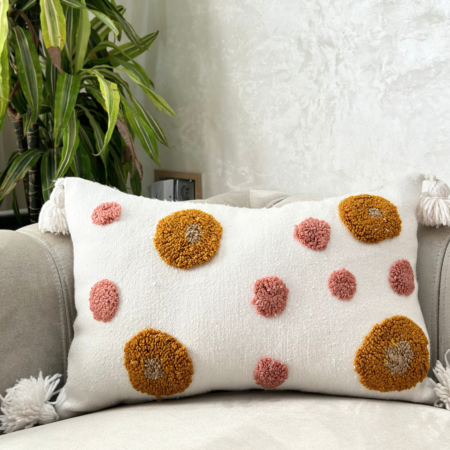 Dots Pom Pom cushion cover