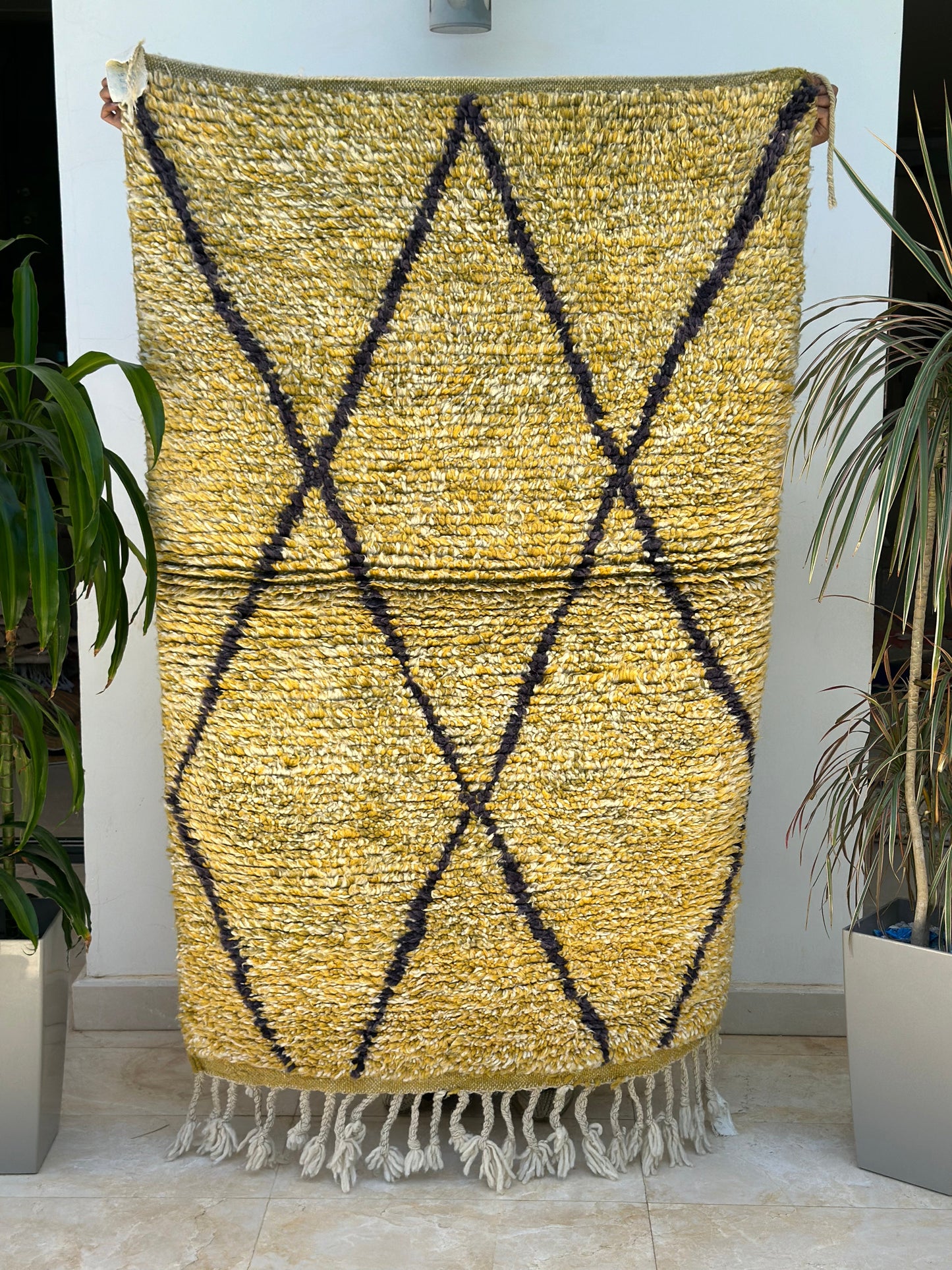 Beni Ouarain mustard carpet with black diamonds - 160cm / 103cm