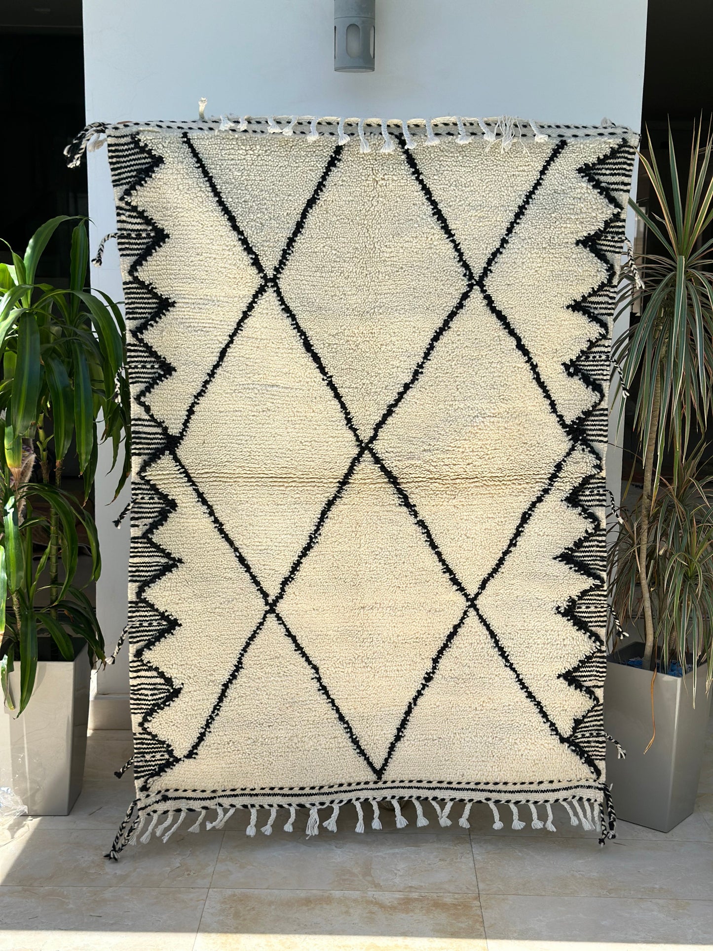 Beni Ouarain cream carpet with black diamonds - 150cm / 165cm