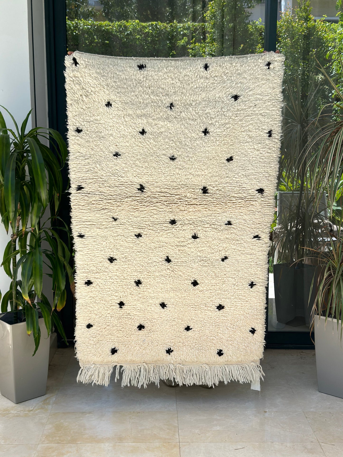 Beni Ouarain cream carpet with black dots - 145cm / 93cm