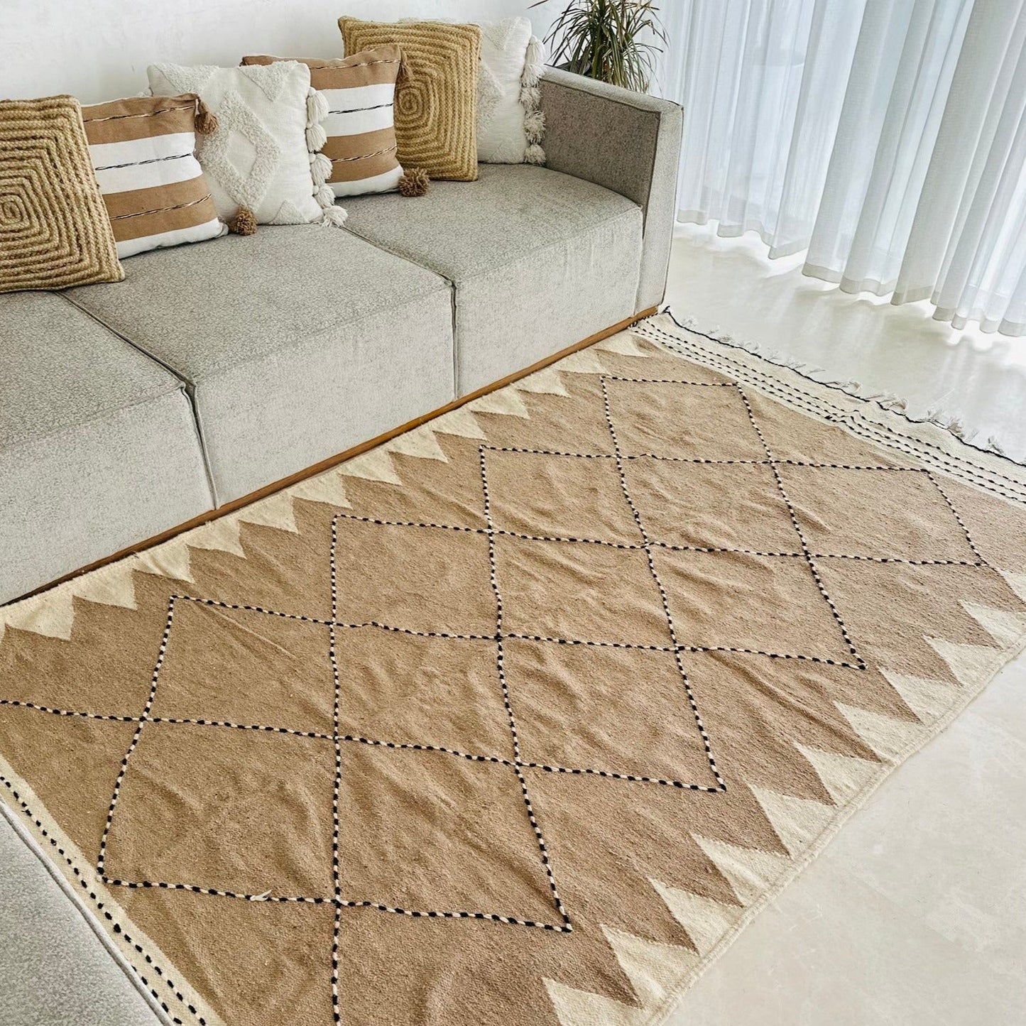 Zanafi Taupe carpet - 2.87m / 1.96m