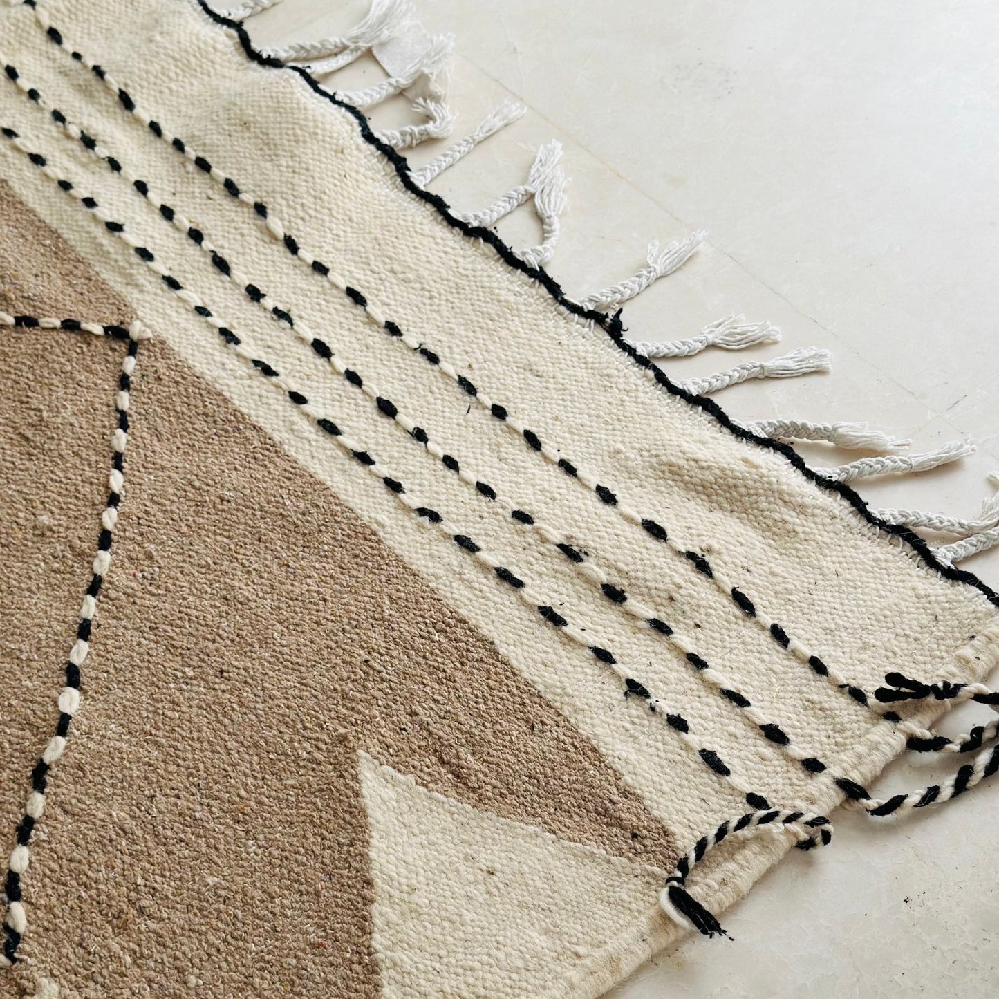 Zanafi Taupe carpet - 2.87m / 1.96m