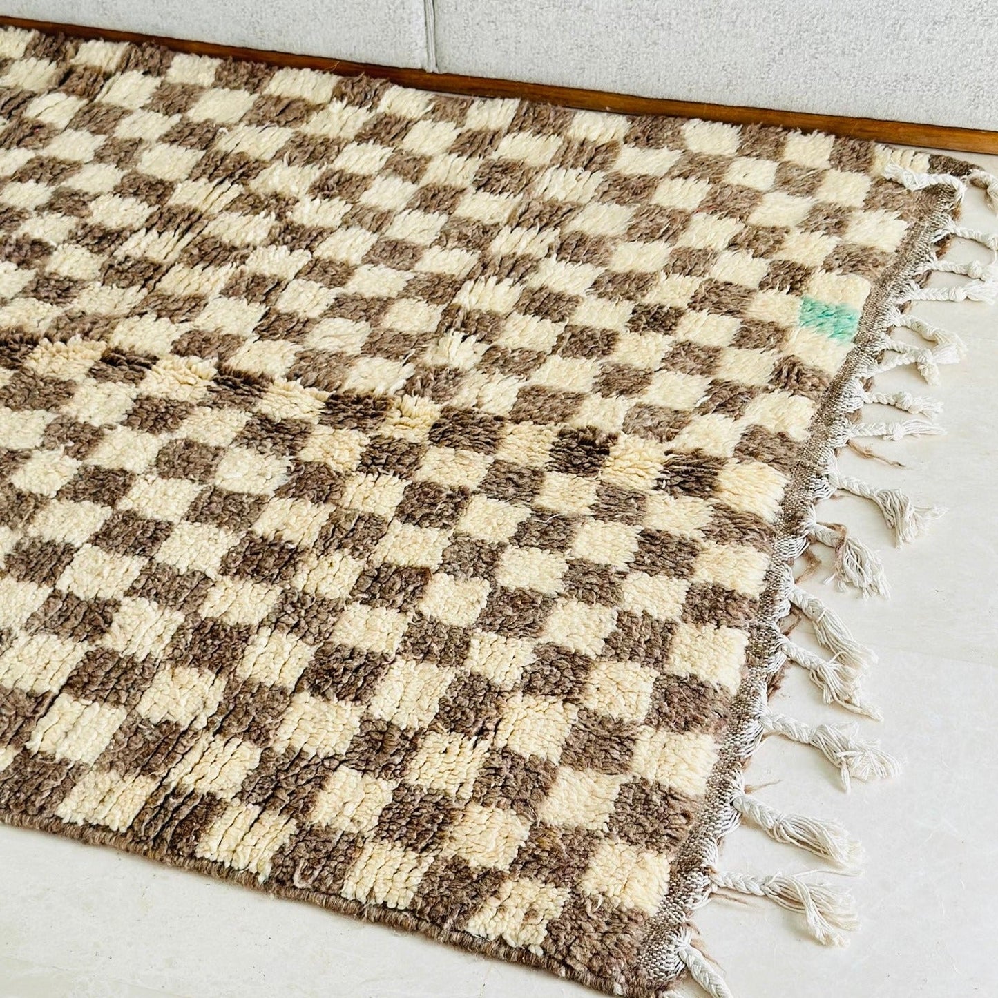 Beni Ouarain taupe checkerboard carpet - 2.42m / 1.62m