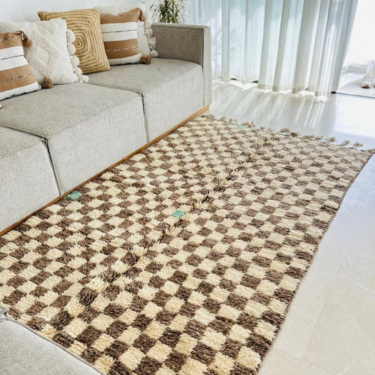 Beni Ouarain taupe checkerboard carpet - 2.42m / 1.62m