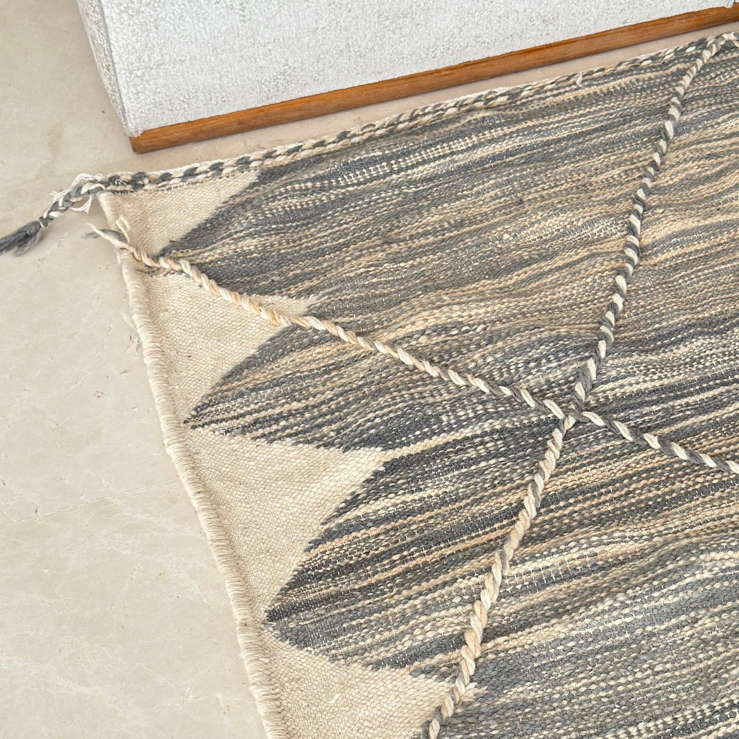 Taupe Zanafi Carpet - 3.15m / 1.93m